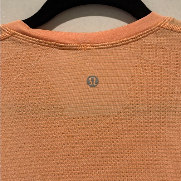Lululemon Athletica - Metal Vent Tech Short Sleeve T-shirt.Orange. Large - Picture 8 of 15
